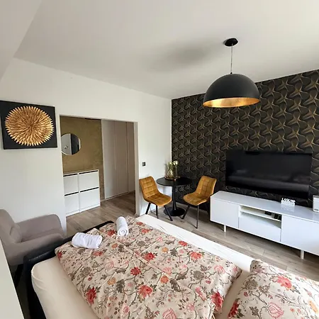 Golden - Near Train Station Apartmán Bratislava